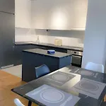 Cozy 3 Bedroom Duplex In The City Centre *