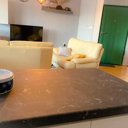 Διαμέρισμα Cozy 3 Bedroom Duplex In The City Centre *