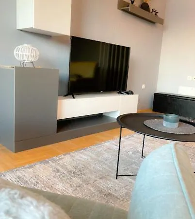 Cozy 3 Bedroom Duplex In The City Centre 公寓 *