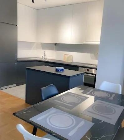 Cozy 3 Bedroom Duplex In The City Centre *
