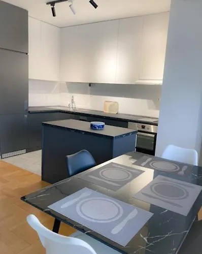 Cozy 3 Bedroom Duplex In The City Centre *